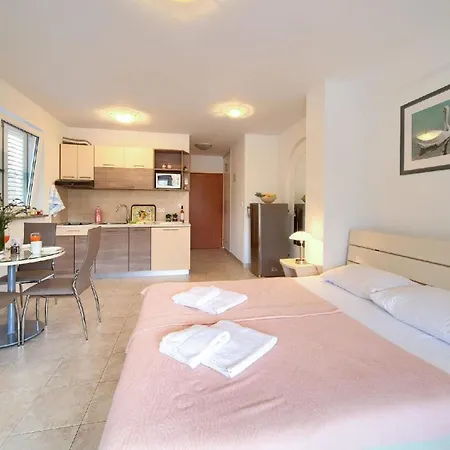 In Mit Moebliertem Balkon Apartman *