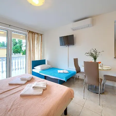 Apartman In Mit Moebliertem Balkon Šilo